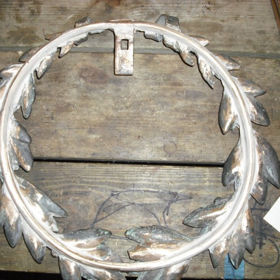 Stengthened wreath from behind