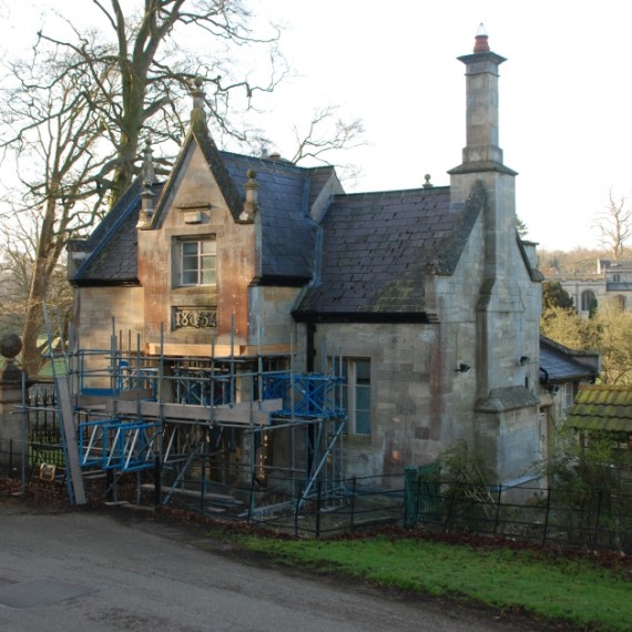 Stoke Rochford South Lodge with propping to porch